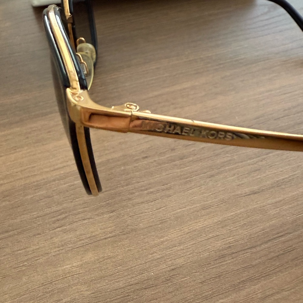 EUC Michael Kors Women's Adrianna - Picture 3 of 8